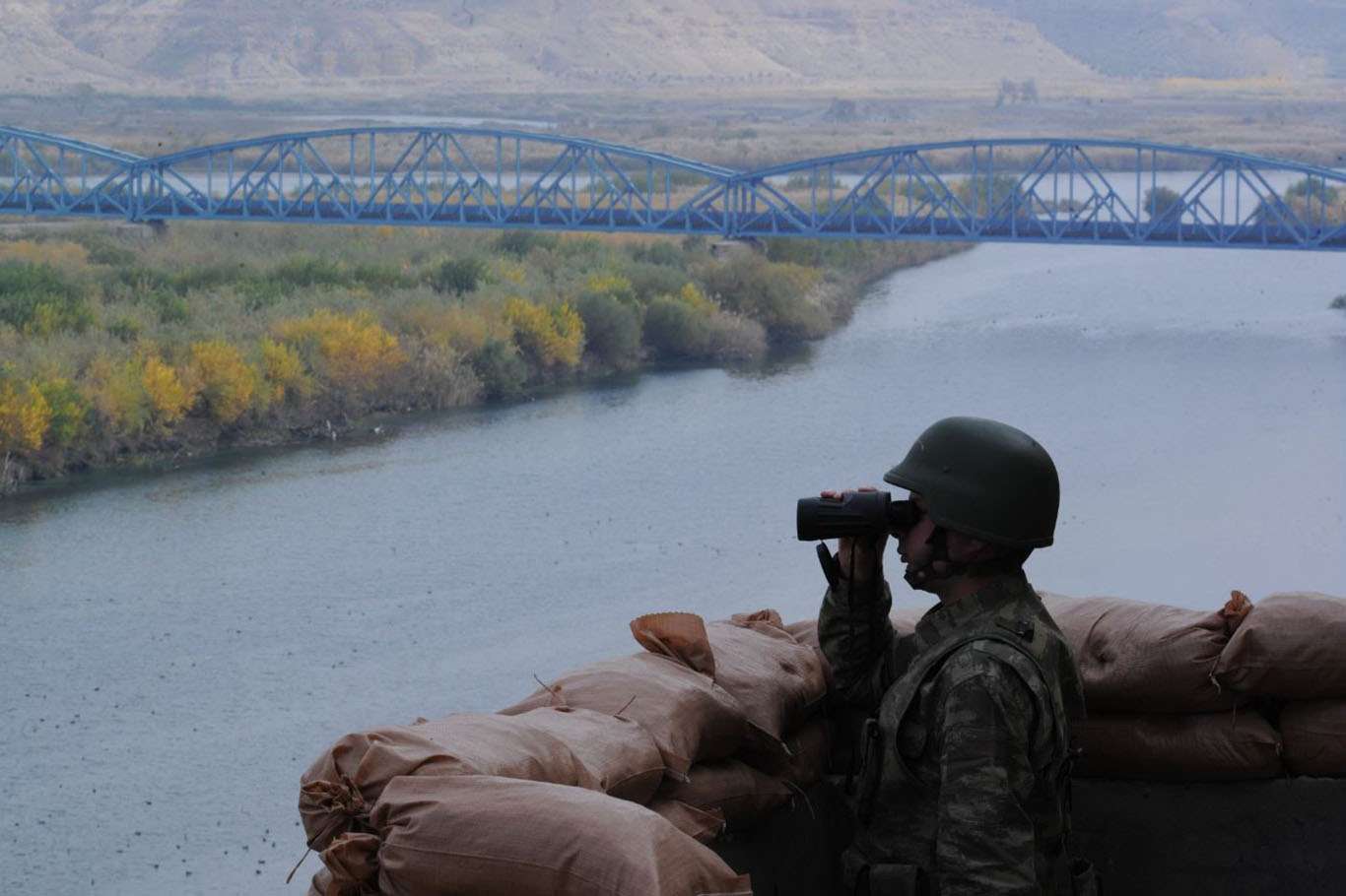 Yunanistan'a kaçmaya çalışan MKP mensubu 2 kişi yakalandı Yunanistan'a kaçmaya çalışan MKP mensubu 2 kişi yakalandı